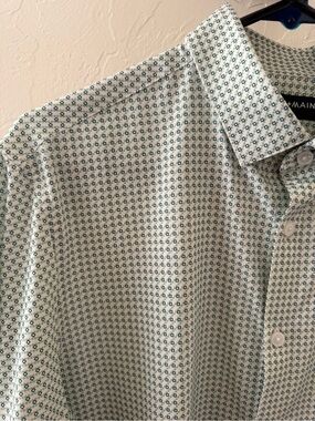 Mizzen+Main Leeward Men's Green and White Patterned Button-Up Shirt